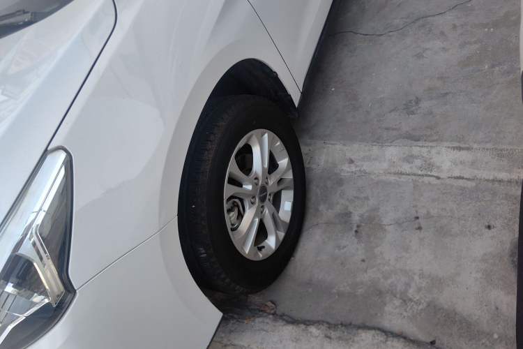 Used Haval M6 2018 1.5T DCT Two-Wheel Drive Elite Model Exterior 3