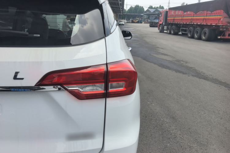 Used Haval M6 2018 Revised Version 1.5T DCT Two-Wheel Drive Elite Edition Exterior 3