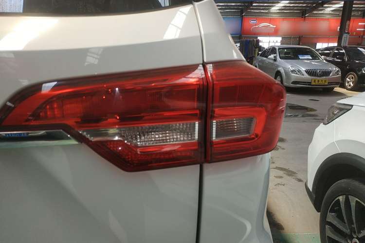Used Haval M6 2018 Revised Version 1.5T DCT Two-Wheel Drive Elite Edition Exterior 6
