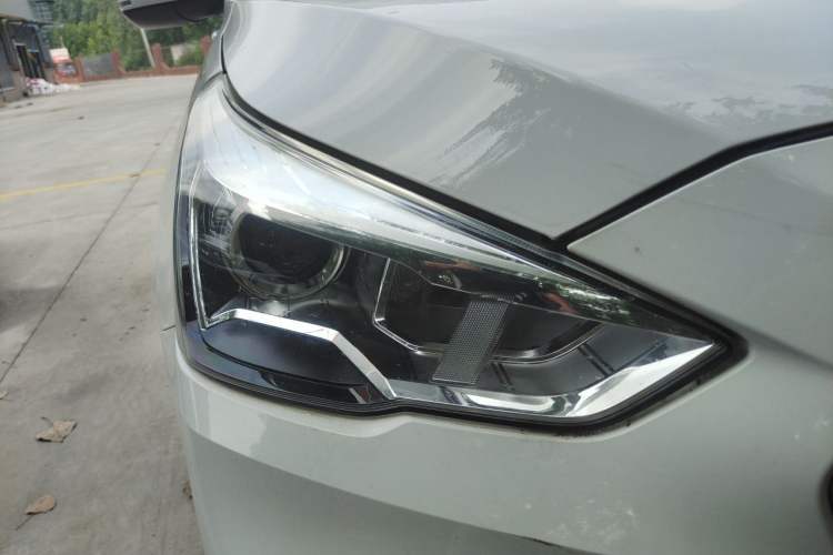 Used Haval M6 2018 Revised Version 1.5T DCT Two-Wheel Drive Elite Edition Exterior 6