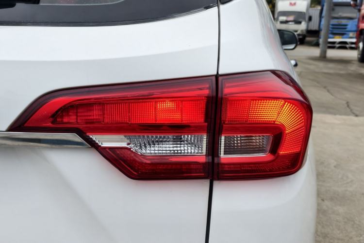 Used Haval M6 2018 1.5T DCT Two-Wheel Drive Elite Model Exterior 8