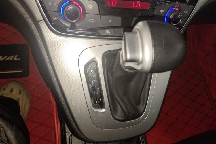 Used Haval M6 2018 Revised Version 1.5T DCT Two-Wheel Drive Elite Edition Gear Lever