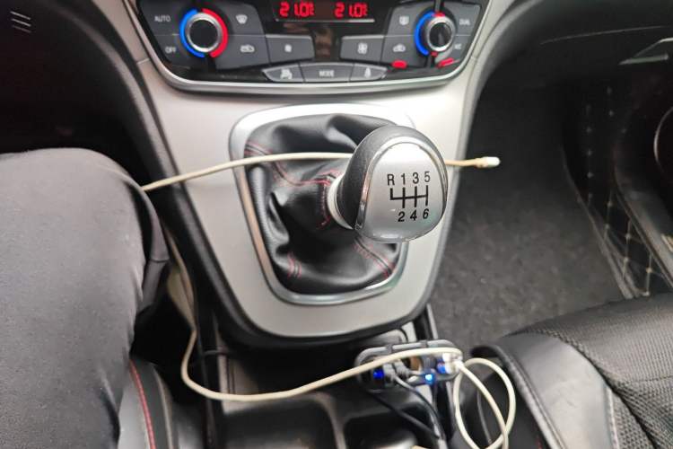 Used Haval M6 2018 1.5T Manual Two-Wheel Drive Elite Model Gear Lever