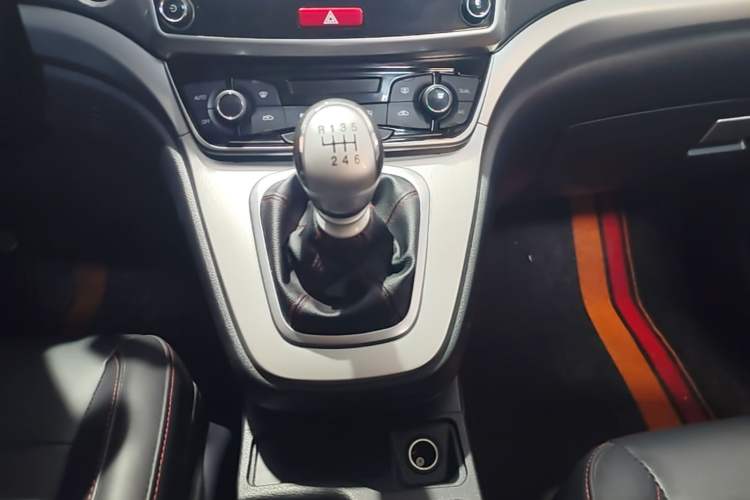 Used Haval M6 2018 1.5T Manual Two-Wheel Drive Elite Model Gear Lever