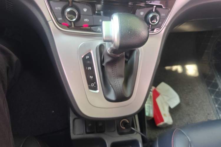 Used Haval M6 2018 Revised Version 1.5T DCT Two-Wheel Drive Elite Edition Gear Lever