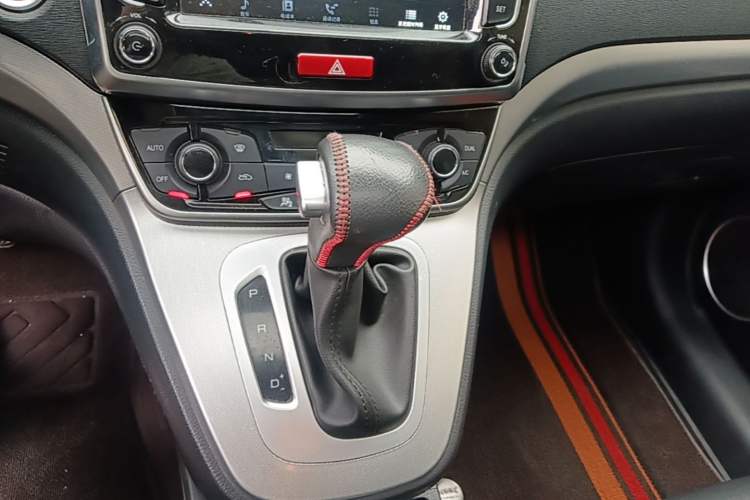 Used Haval M6 2018 Revised Version 1.5T DCT Two-Wheel Drive Elite Edition Gear Lever