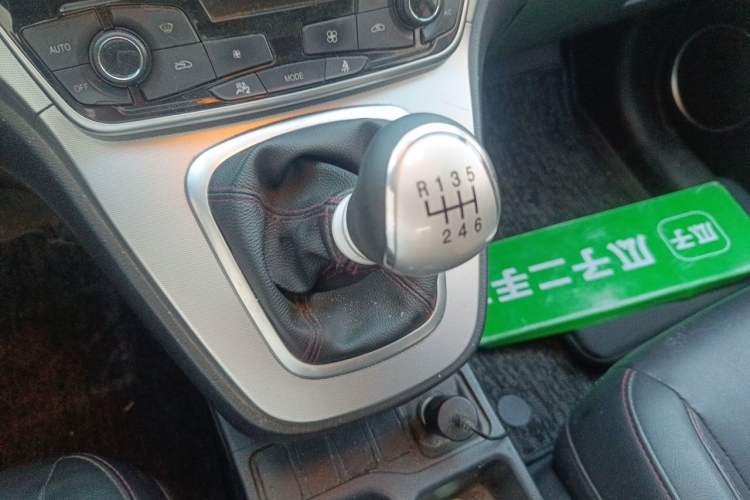 Used Haval M6 2018 1.5T Manual Two-Wheel Drive Elite Model Gear Lever