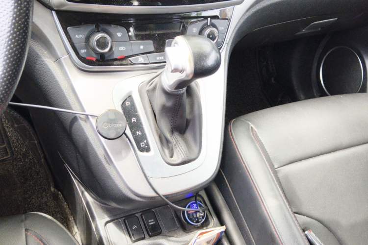 Used Haval M6 2018 Revised Version 1.5T DCT Two-Wheel Drive Elite Edition Gear Lever