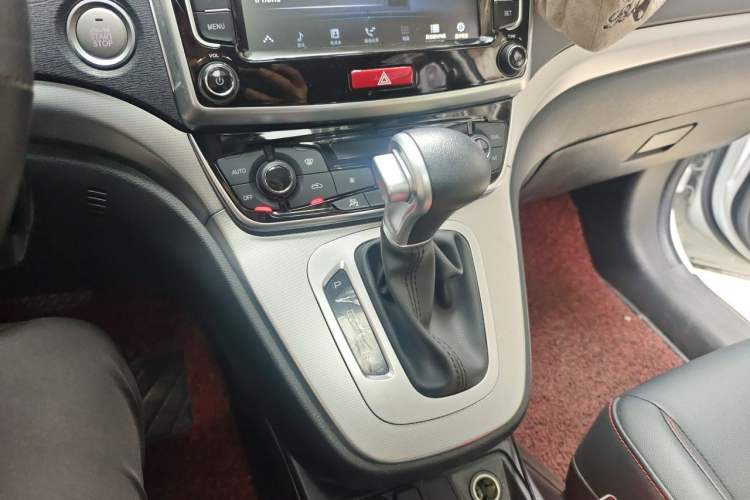Used Haval M6 2018 Revised Version 1.5T DCT Two-Wheel Drive Elite Edition Gear Lever