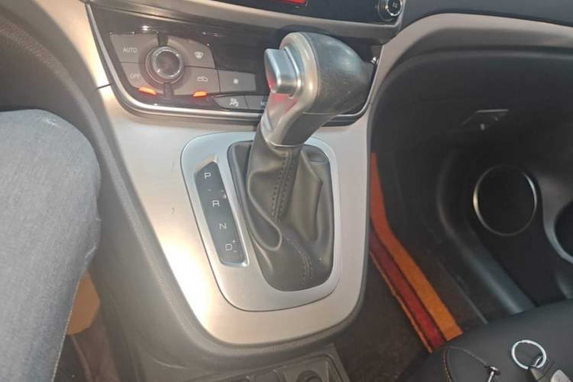 Used Haval M6 2018 Revised Version 1.5T DCT Two-Wheel Drive Elite Edition Gear Lever