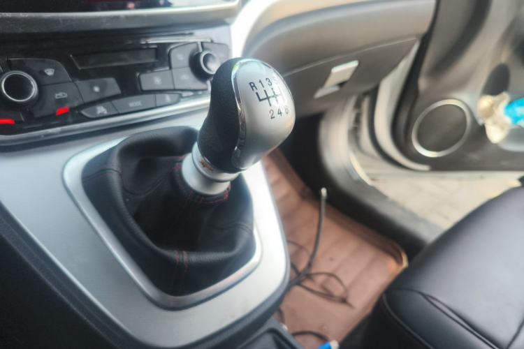 Used Haval M6 2018 1.5T Manual Two-Wheel Drive Elite Model Gear Lever