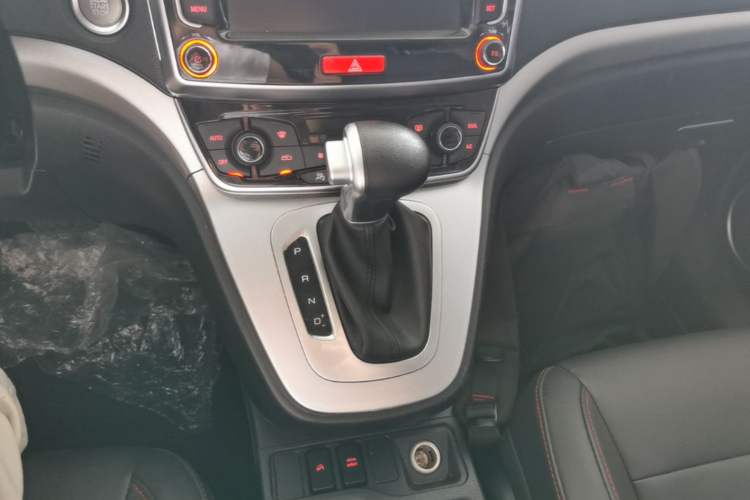 Used Haval M6 2018 1.5T DCT Two-Wheel Drive Elite Model Gear Lever