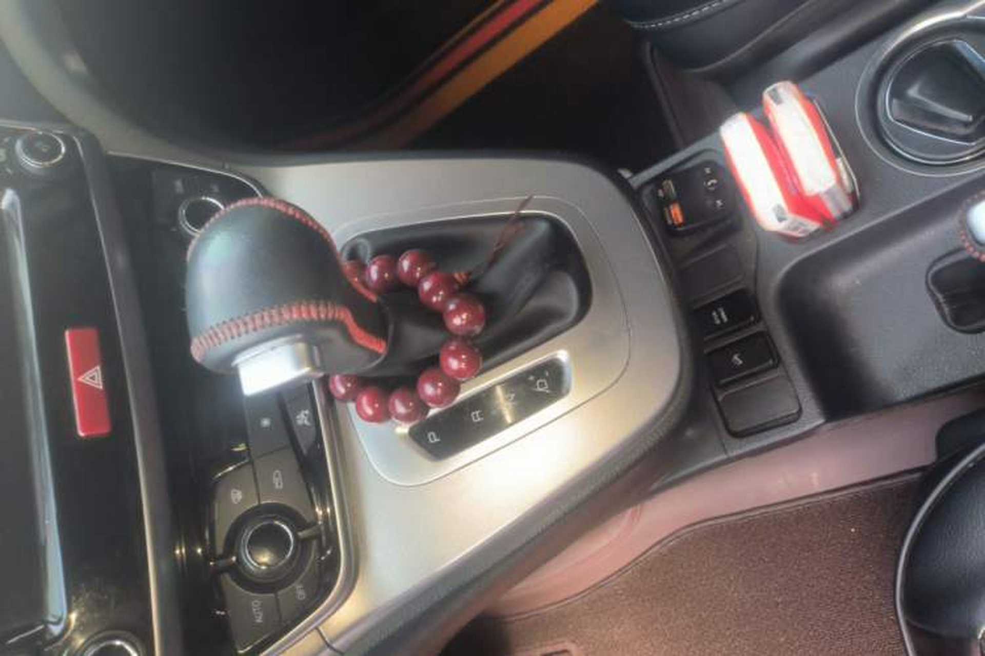 Used Haval M6 2018 Revised Version 1.5T DCT Two-Wheel Drive Elite Edition Gear Lever