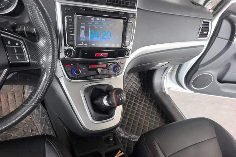 Used Haval M6 2018 1.5T Manual Two-Wheel Drive Urban Model Gear Lever