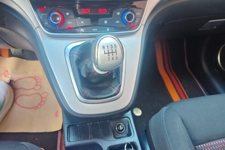 Used Haval M6 2018 1.5T Manual Two-Wheel Drive Urban Model Gear Lever