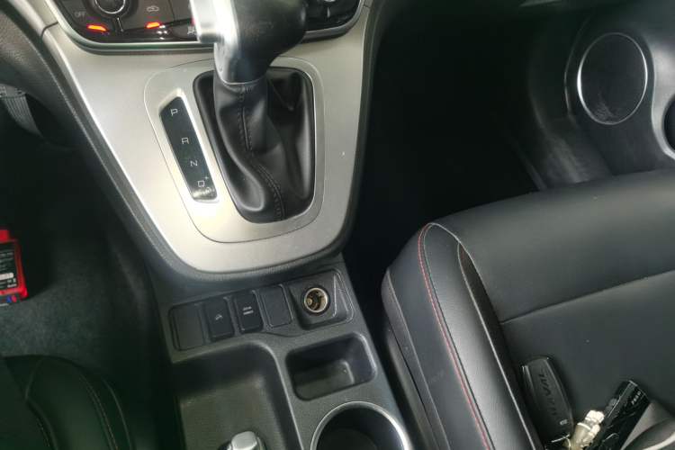 Used Haval M6 2018 Revised Version 1.5T DCT Two-Wheel Drive Elite Edition Gear Lever