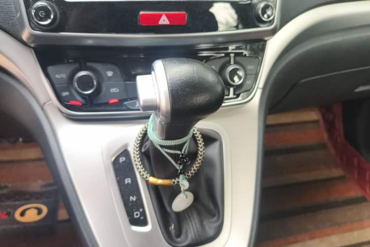 Used Haval M6 2018 Revised Version 1.5T DCT Two-Wheel Drive Elite Edition Gear Lever