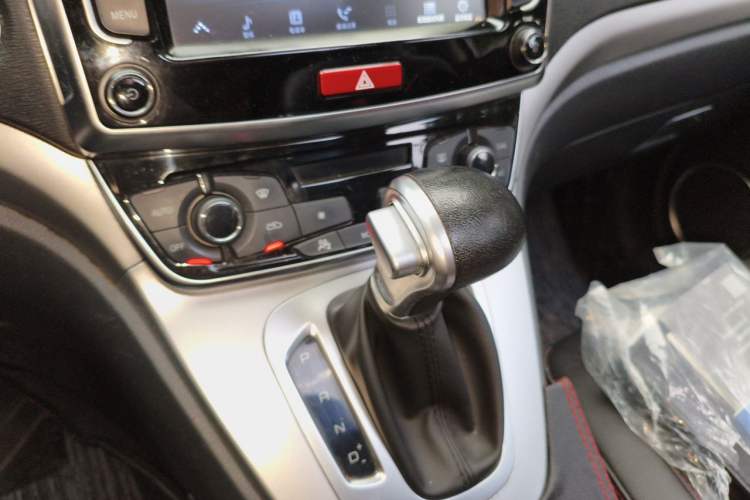 Used Haval M6 2018 Revised Version 1.5T DCT Two-Wheel Drive Elite Edition Gear Lever