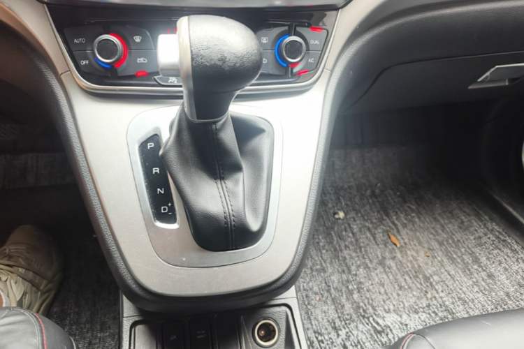 Used Haval M6 2018 Revised Version 1.5T DCT Two-Wheel Drive Elite Edition Gear Lever