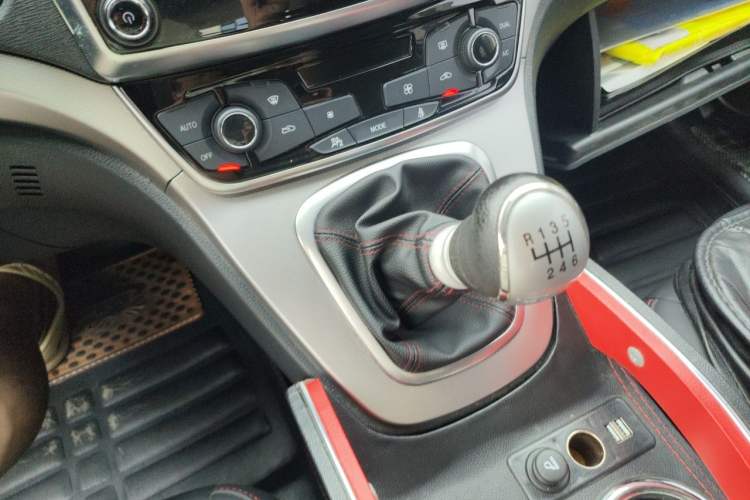 Used Haval M6 2018 1.5T Manual Two-Wheel Drive Elite Model Gear Lever