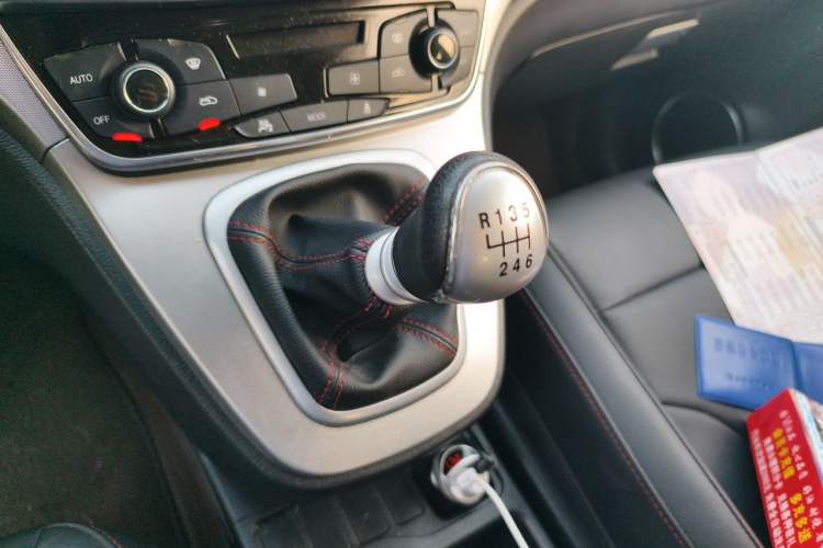 Used Haval M6 2018 1.5T Manual Two-Wheel Drive Elite Model Gear Lever