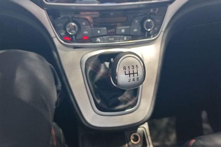 Used Haval M6 2018 1.5T Manual Two-Wheel Drive Elite Model Gear Lever