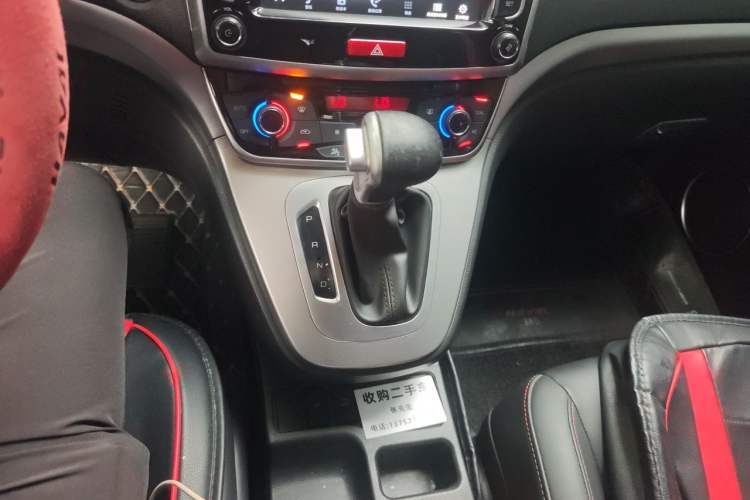 Used Haval M6 2018 Revised Version 1.5T DCT Two-Wheel Drive Elite Edition Gear Lever