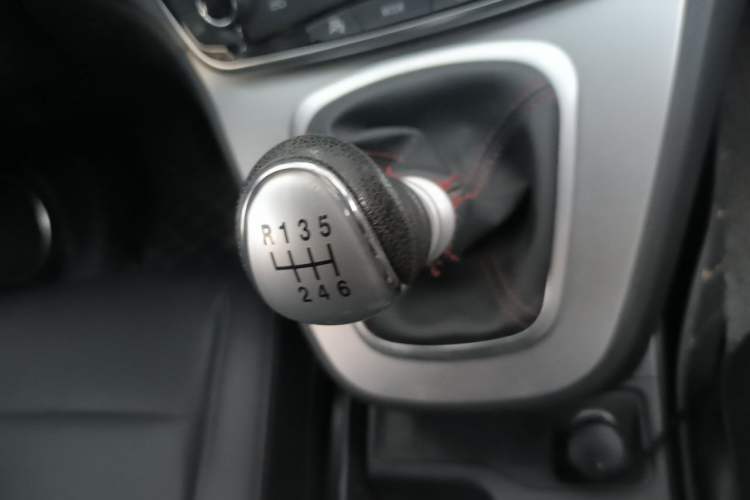 Used Haval M6 2018 1.5T Manual Two-Wheel Drive Elite Model Gear Lever