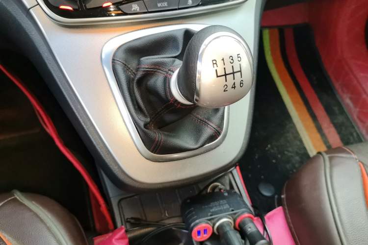 Used Haval M6 2018 1.5T Manual Two-Wheel Drive Elite Model Gear Lever