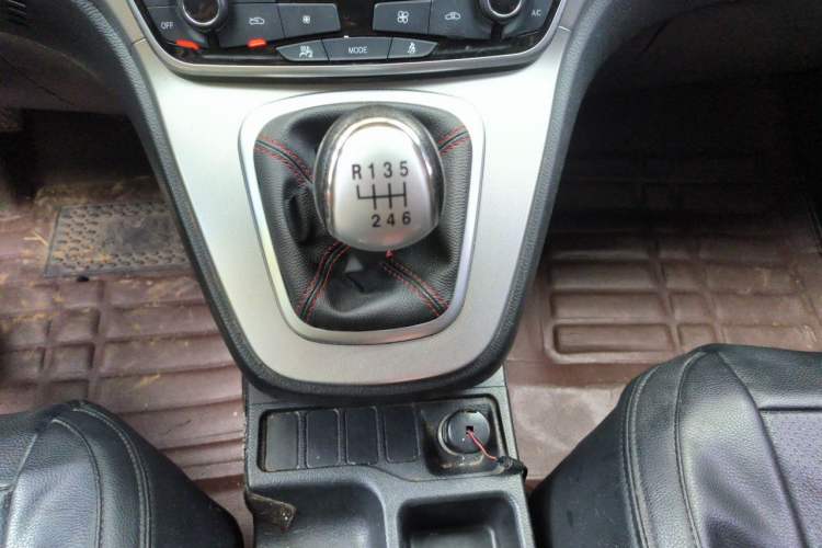 Used Haval M6 2018 1.5T Manual Two-Wheel Drive Elite Model Gear Lever