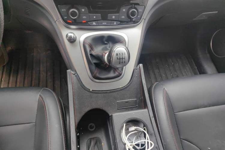 Used Haval M6 2018 1.5T Manual Two-Wheel Drive Elite Model Gear Lever