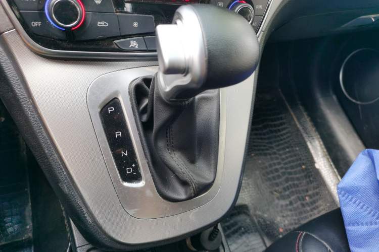 Used Haval M6 2018 Revised Version 1.5T DCT Two-Wheel Drive Elite Edition Gear Lever