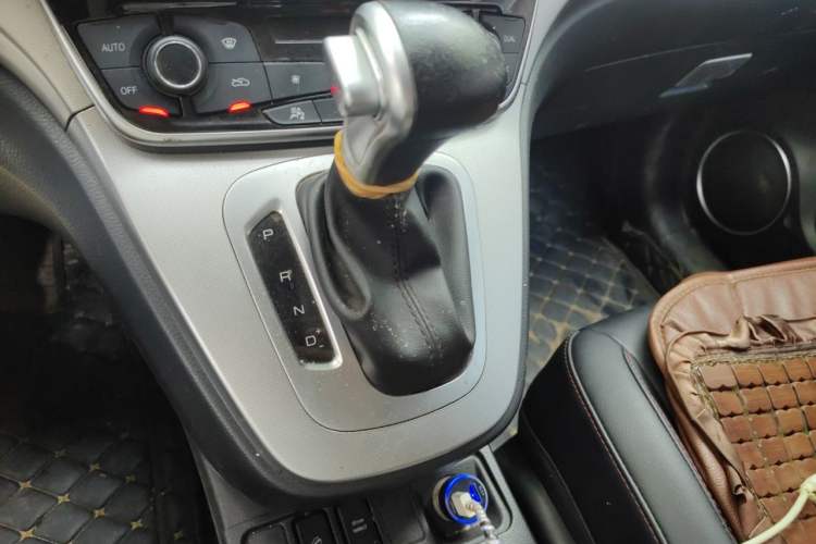 Used Haval M6 2018 Revised Version 1.5T DCT Two-Wheel Drive Elite Edition Gear Lever