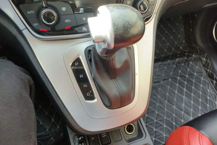 Used Haval M6 2018 Revised Version 1.5T DCT Two-Wheel Drive Urban Style Gear Lever