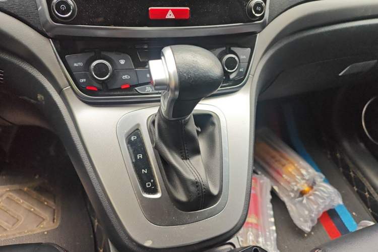 Used Haval M6 2018 Revised Version 1.5T DCT Two-Wheel Drive Elite Edition Gear Lever