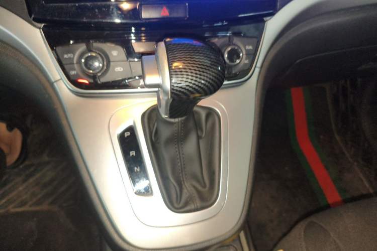 Used Haval M6 2018 Revised Version 1.5T DCT Two-Wheel Drive Urban Style Gear Lever