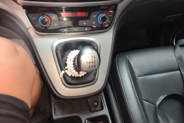 Used Haval M6 2018 1.5T Manual Two-Wheel Drive Elite Model Gear Lever