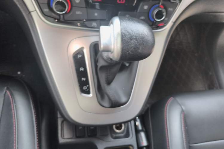Used Haval M6 2018 1.5T DCT Two-Wheel Drive Elite Model Gear Lever