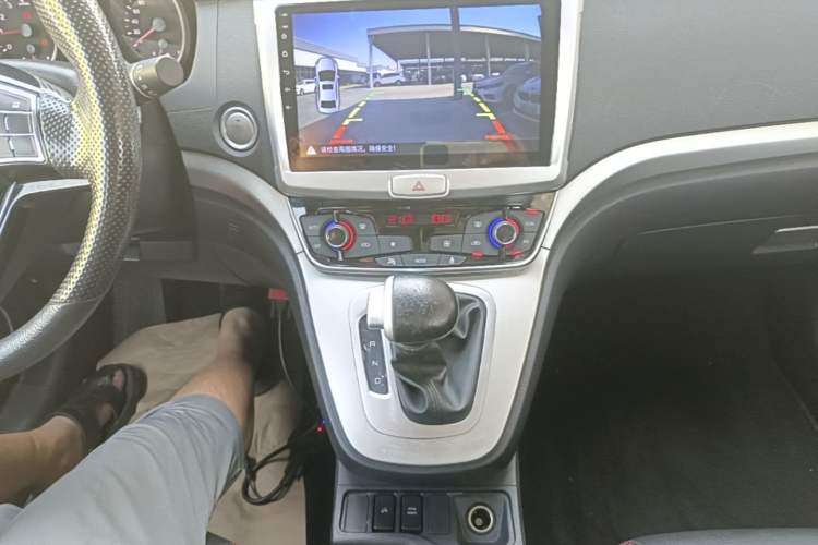 Used Haval M6 2018 Revised Version 1.5T DCT Two-Wheel Drive Urban Style Gear Lever