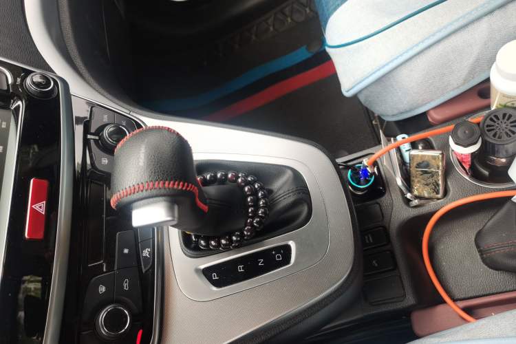 Used Haval M6 2018 Revised Version 1.5T DCT Two-Wheel Drive Elite Edition Gear Lever