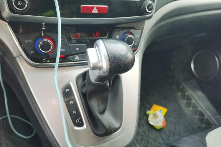 Used Haval M6 2018 1.5T DCT Two-Wheel Drive Elite Model Gear Lever
