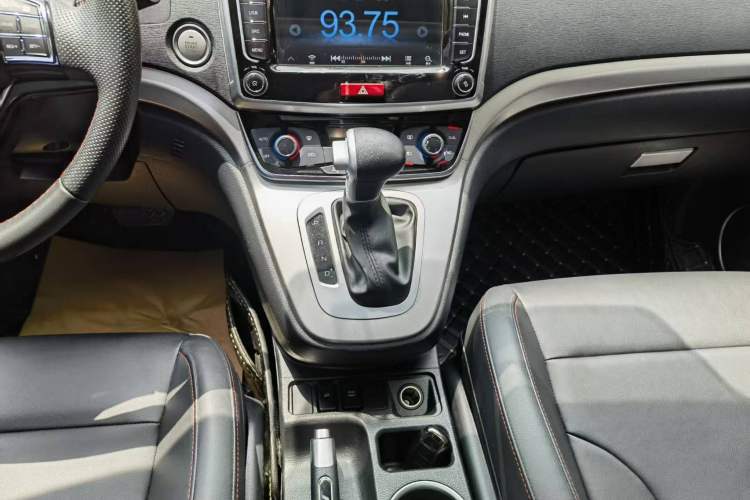 Used Haval M6 2018 Revised Version 1.5T DCT Two-Wheel Drive Elite Edition Gear Lever