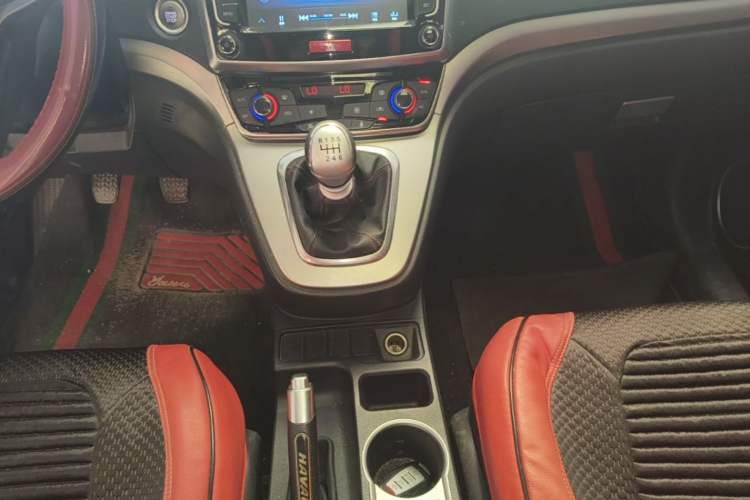 Used Haval M6 2018 1.5T Manual Two-Wheel Drive Elite Model Gear Lever
