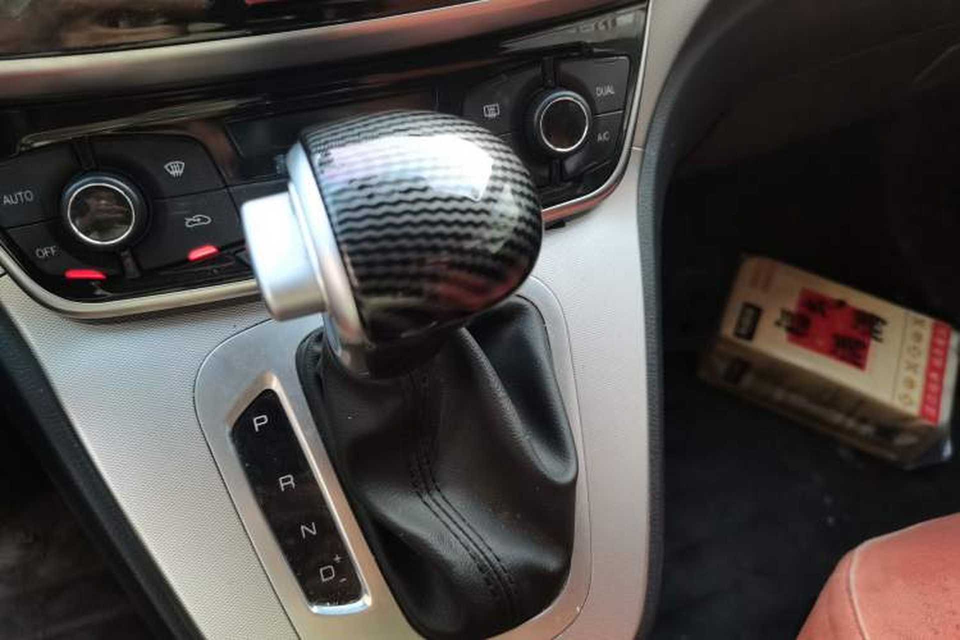 Used Haval M6 2018 Revised Version 1.5T DCT Two-Wheel Drive Urban Style Gear Lever