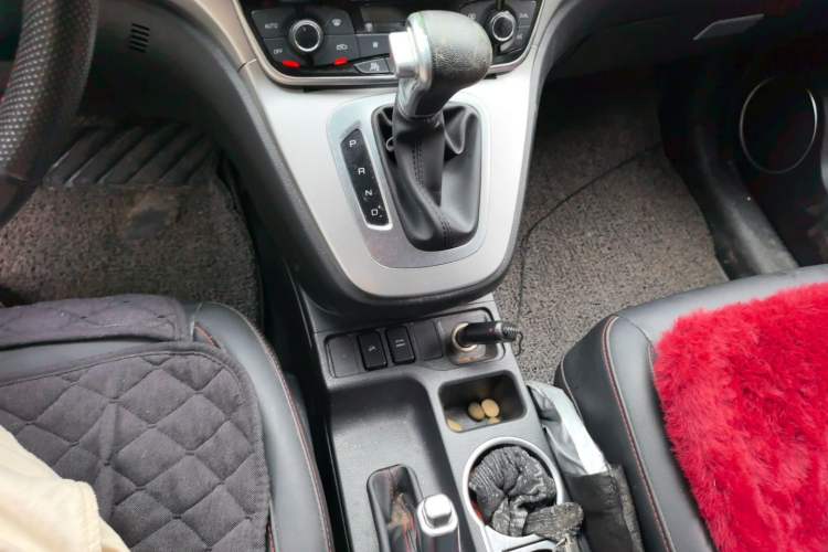 Used Haval M6 2018 Revised Version 1.5T DCT Two-Wheel Drive Elite Edition Gear Lever