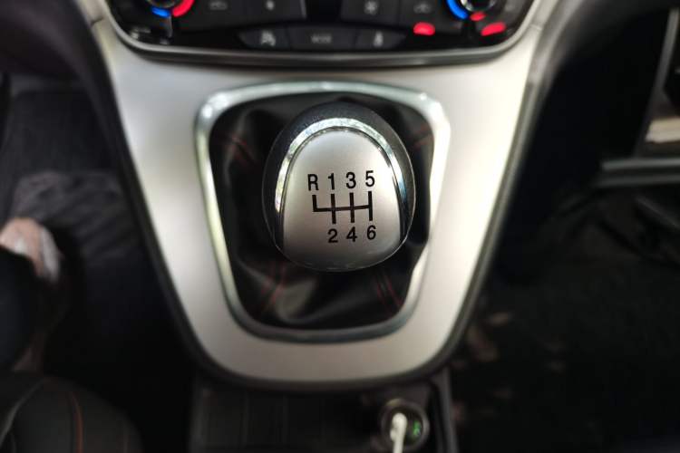 Used Haval M6 2018 1.5T Manual Two-Wheel Drive Elite Model Gear Lever