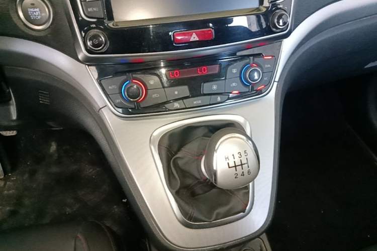 Used Haval M6 2018 1.5T Manual Two-Wheel Drive Elite Model Gear Lever