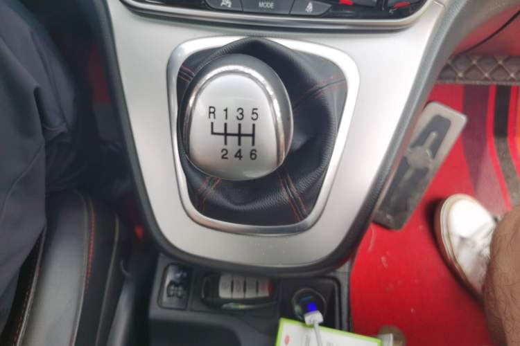 Used Haval M6 2018 1.5T Manual Two-Wheel Drive Elite Model Gear Lever