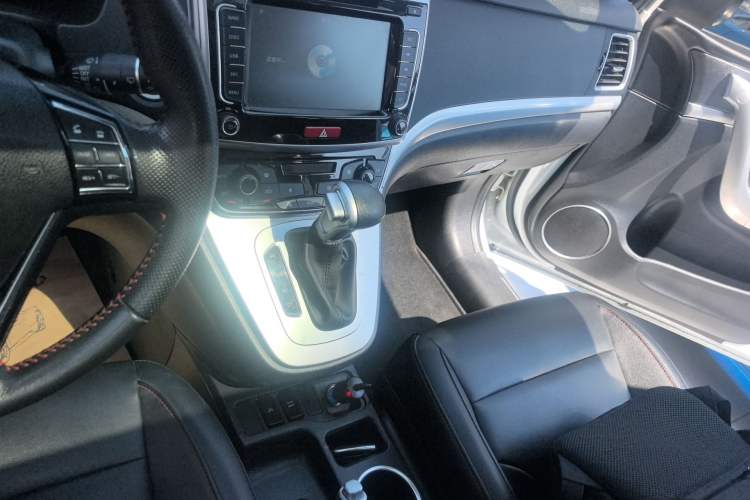 Used Haval M6 2018 Revised Version 1.5T DCT Two-Wheel Drive Elite Edition Gear Lever