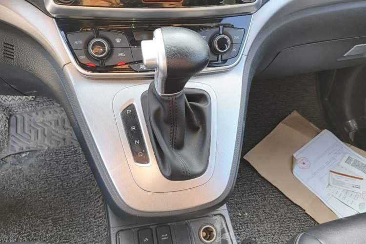 Used Haval M6 2018 1.5T DCT Two-Wheel Drive Elite Model Gear Lever